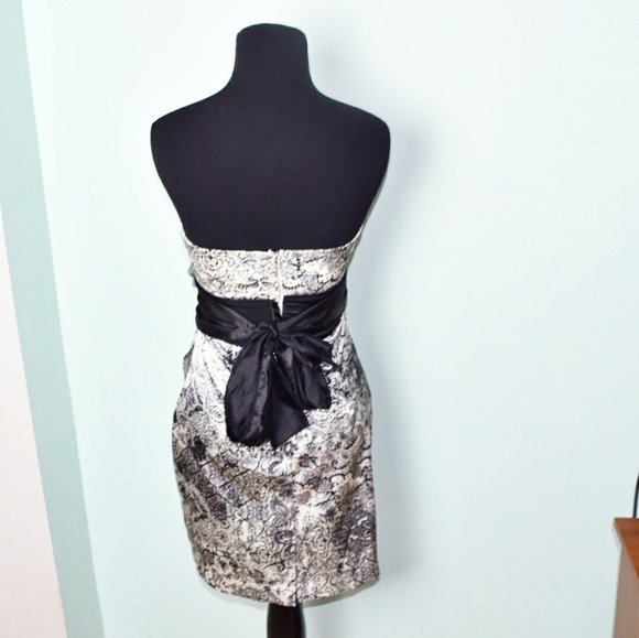 Stunning Black and White Print Strapless Dress - Picture 2 of 2